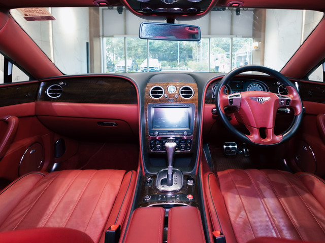 Second-hand 2016 Bentley Flying Spur V8 for sale in Kolkata-22