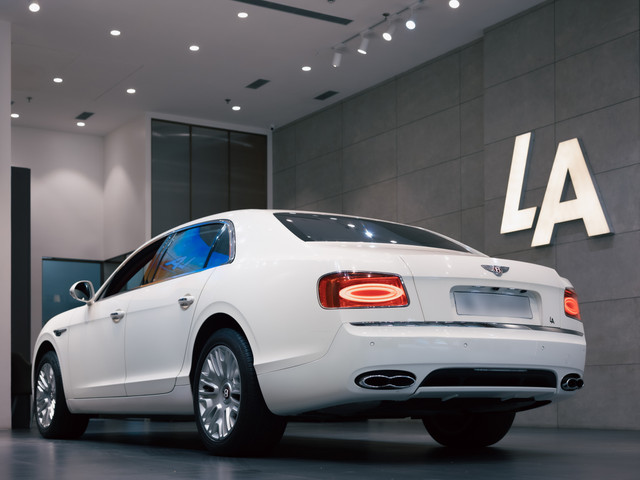 Second-hand 2016 Bentley Flying Spur V8 for sale in Kolkata-16