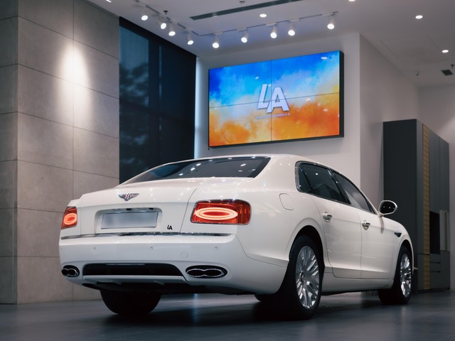 Second-hand 2016 Bentley Flying Spur V8 for sale in Kolkata-10