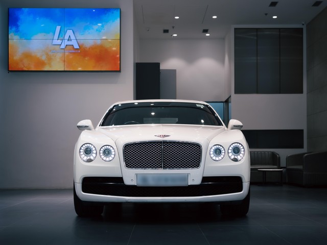 Second-hand 2016 Bentley Flying Spur V8 for sale in Kolkata-4