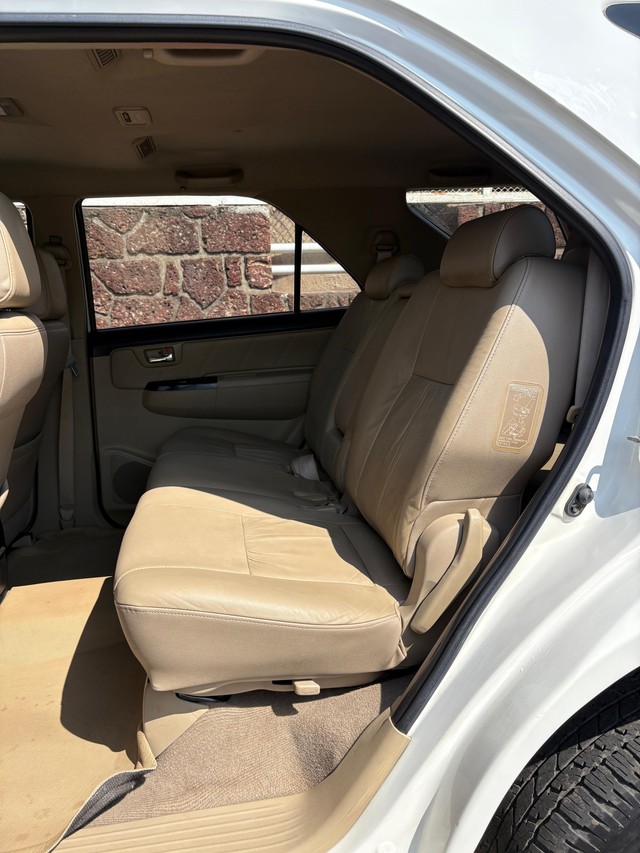 Second-hand 2016 Toyota Fortuner 2.8 2WD MT BSIV for sale in Kolhapur-11