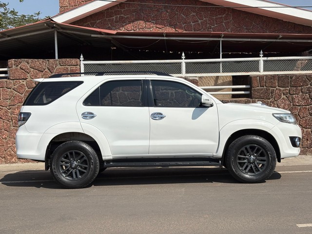 Second-hand 2016 Toyota Fortuner 2.8 2WD MT BSIV for sale in Kolhapur-1
