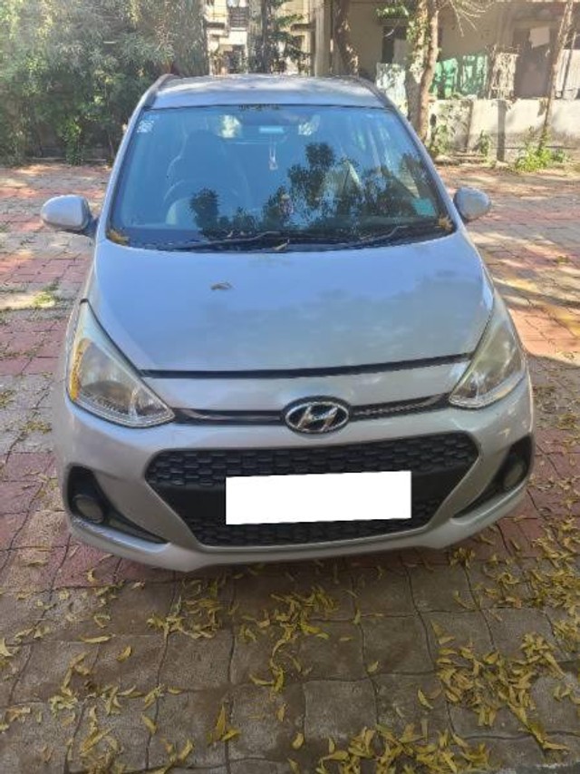Second-hand 2017 Hyundai Grand i10 1.2 CRDi Sportz Option for sale in Vadodara-2