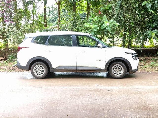 Second-hand 2024 Kia Carens Gravity for sale in Hospet-1