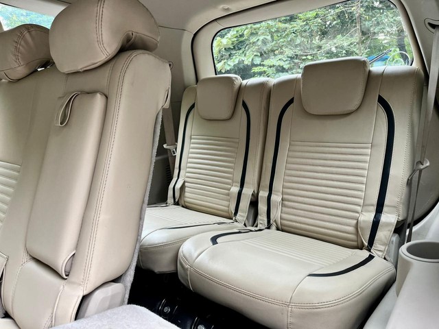 Second-hand 2018 Mahindra XUV500 R W10 FWD for sale in Kolkata-9