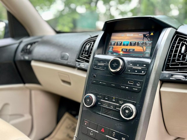 Second-hand 2018 Mahindra XUV500 R W10 FWD for sale in Kolkata-7