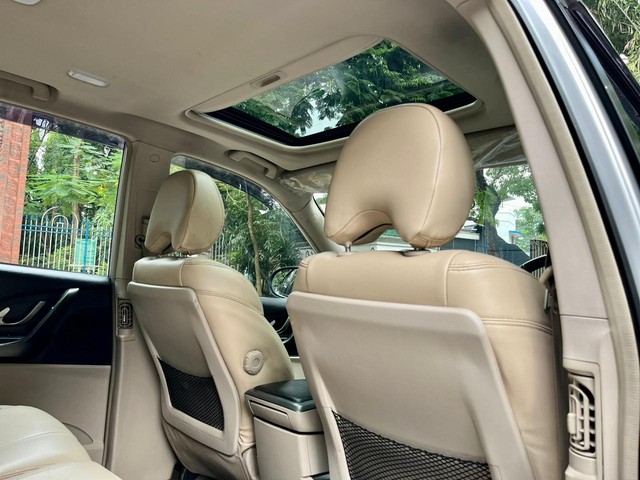 Second-hand 2018 Mahindra XUV500 R W10 FWD for sale in Kolkata-11