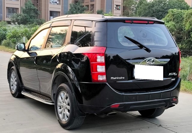 Second-hand 2017 Mahindra XUV500 R W10 FWD for sale in Ahmedabad-7