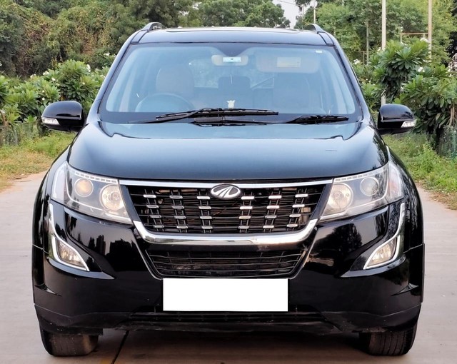 Second-hand 2017 Mahindra XUV500 R W10 FWD for sale in Ahmedabad-5