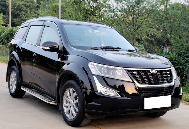 Second-hand 2017 Mahindra XUV500 R W10 FWD for sale in Ahmedabad-0