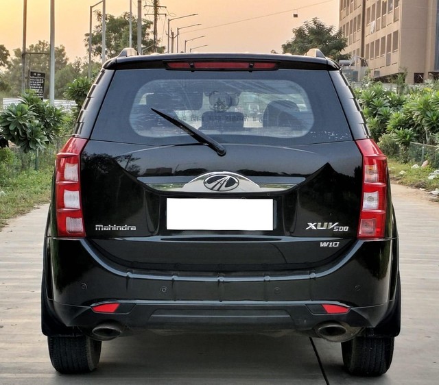 Second-hand 2017 Mahindra XUV500 R W10 FWD for sale in Ahmedabad-2