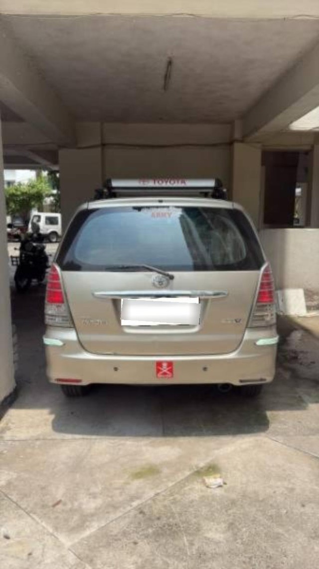 Second-hand 2010 Toyota Innova 2.5 E for sale in Dehradun-5