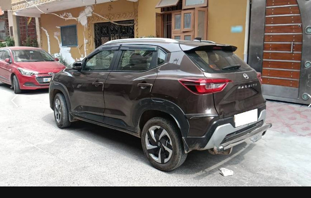 Second-hand 2024 Nissan Magnite Kuro MT for sale in Agra-8
