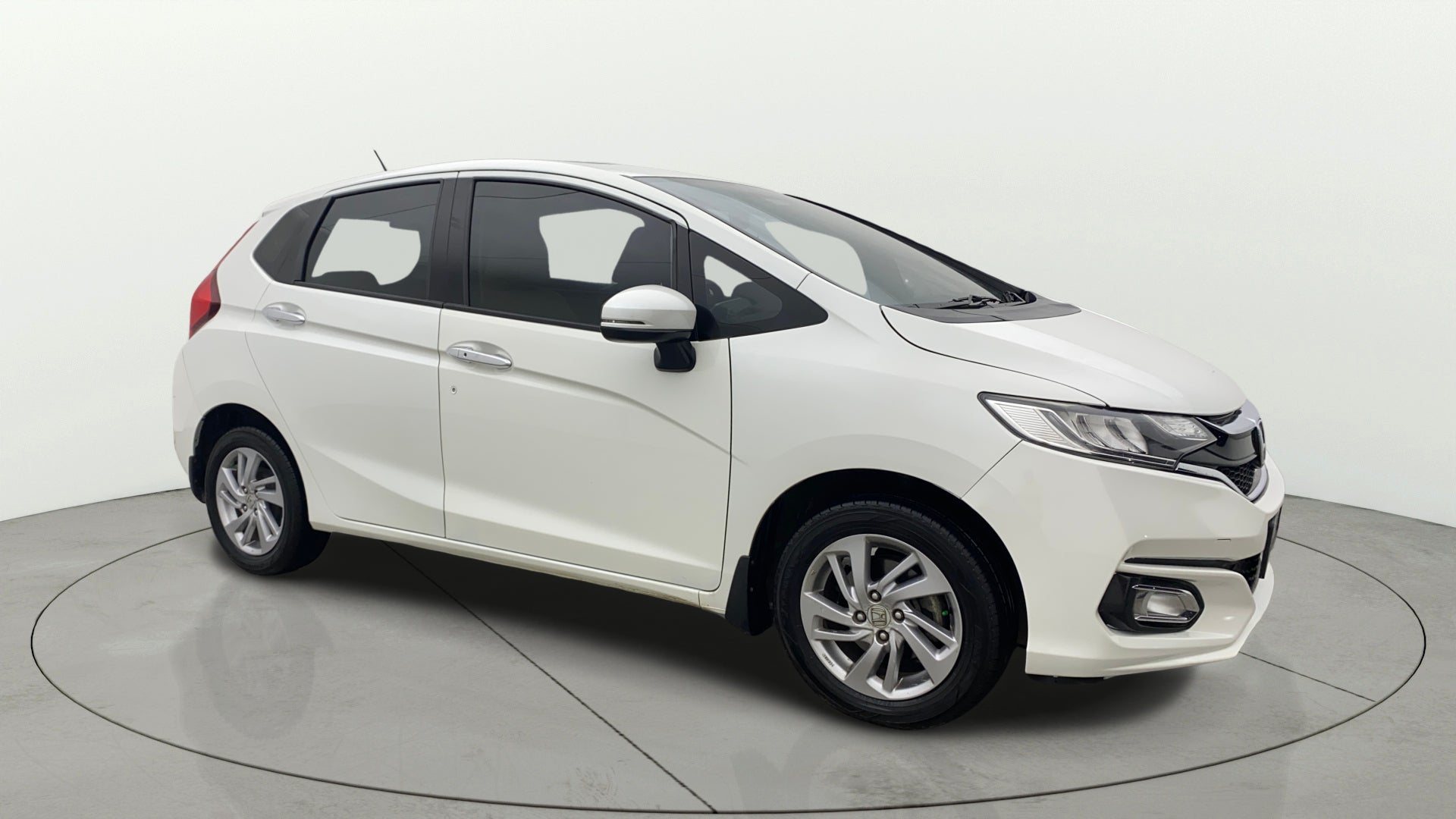 Buy Used Honda Jazz ZX CVT of 2021 model @ 6,97,753 INR in Chennai