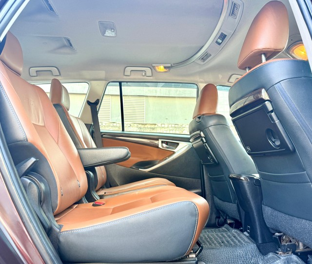 Second-hand 2019 Toyota Innova Crysta 2.8 ZX AT BSIV for sale in Surat-7