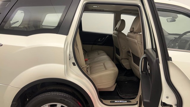 Second-hand 2017 Mahindra XUV500 W9 AT for sale in Chandigarh-29