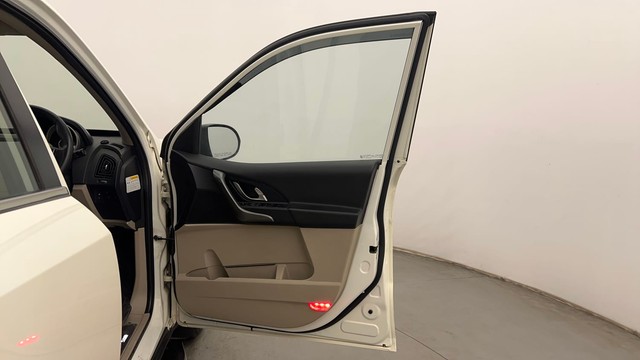Second-hand 2017 Mahindra XUV500 W9 AT for sale in Chandigarh-16