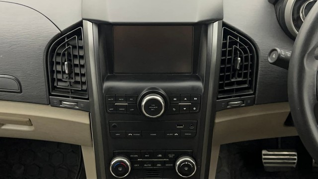 Second-hand 2017 Mahindra XUV500 W9 AT for sale in Chandigarh-27