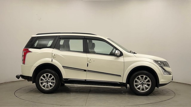 Second-hand 2017 Mahindra XUV500 W9 AT for sale in Chandigarh-2