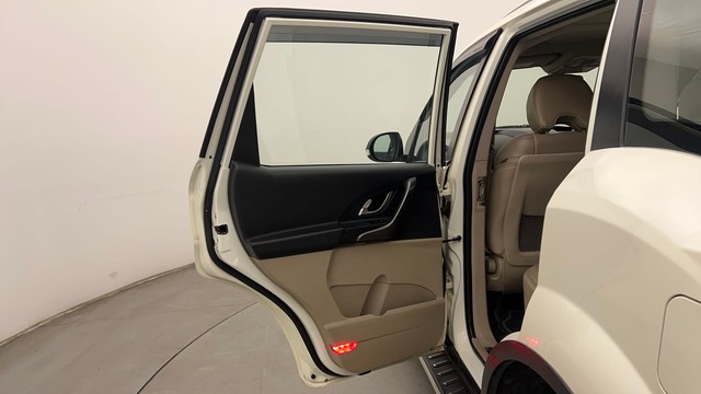 Second-hand 2017 Mahindra XUV500 W9 AT for sale in Chandigarh-30