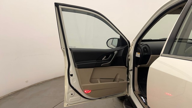 Second-hand 2017 Mahindra XUV500 W9 AT for sale in Chandigarh-32