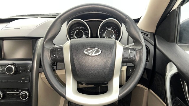 Second-hand 2017 Mahindra XUV500 W9 AT for sale in Chandigarh-35