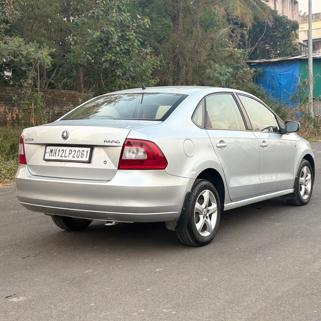 Second-hand 2014 Skoda Rapid 1.6 TDI Ambition Plus for sale in Pune-10