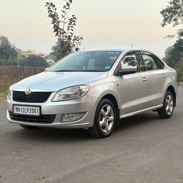 Second-hand 2014 Skoda Rapid 1.6 TDI Ambition Plus for sale in Pune-4