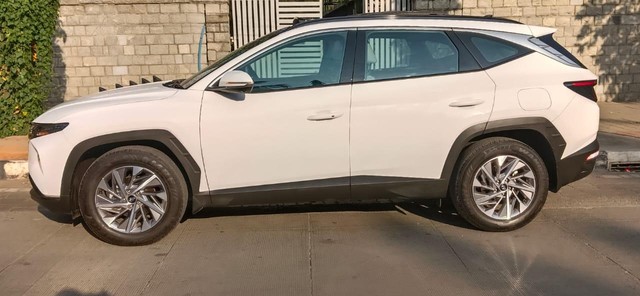 Second-hand 2025 Hyundai Tucson Signature Diesel AT for sale in Bangalore-3