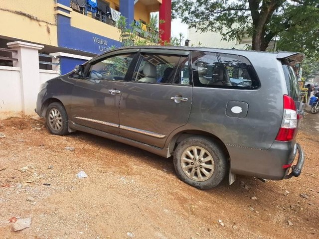 Second-hand 2014 Toyota Innova 2.5 G (Diesel) 7 Seater BS IV for sale in Mahbubnagar-3
