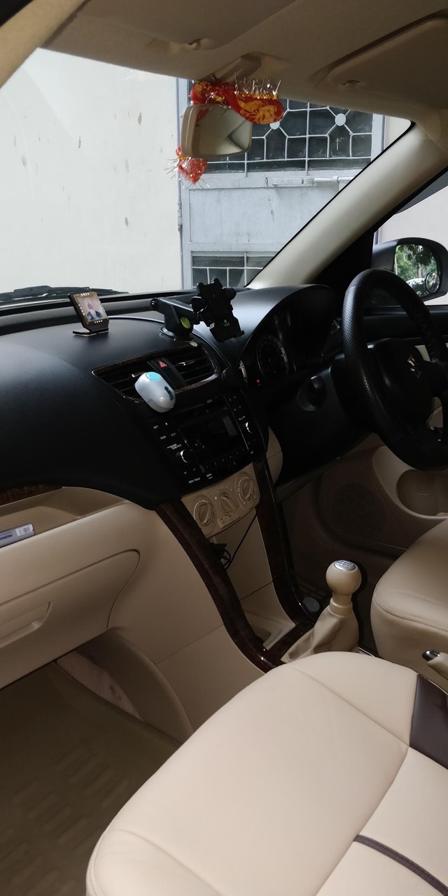 Second-hand 2015 Maruti Swift Dzire VXI for sale in New Delhi-5