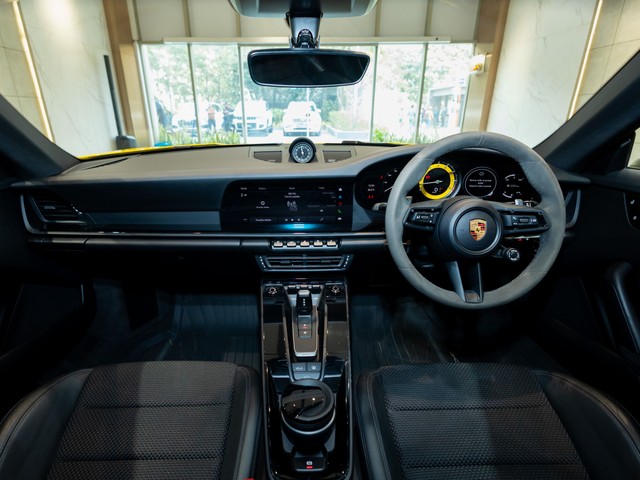 Second-hand 2024 Porsche 911 Carrera T for sale in Kolkata-17