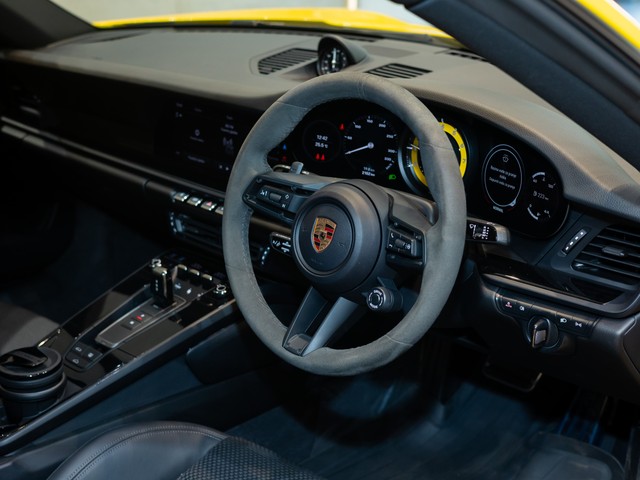 Second-hand 2024 Porsche 911 Carrera T for sale in Kolkata-19