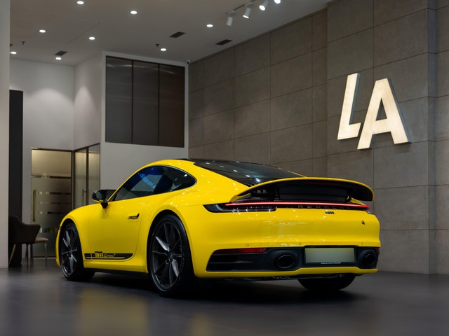 Second-hand 2024 Porsche 911 Carrera T for sale in Kolkata-7