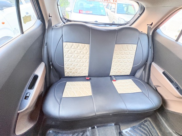 Second-hand 2016 Hyundai Grand i10 Sportz for sale in Gorakhpur-3