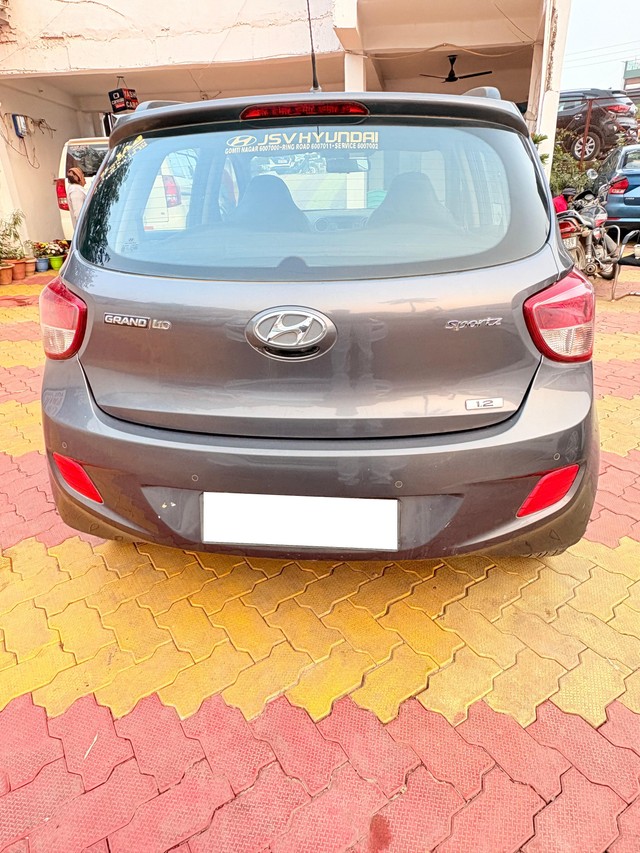 Second-hand 2016 Hyundai Grand i10 Sportz for sale in Gorakhpur-1