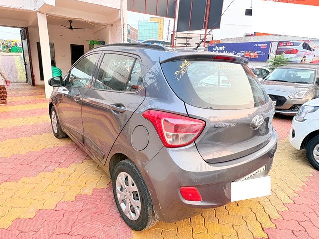 Second-hand 2016 Hyundai Grand i10 Sportz for sale in Gorakhpur-8