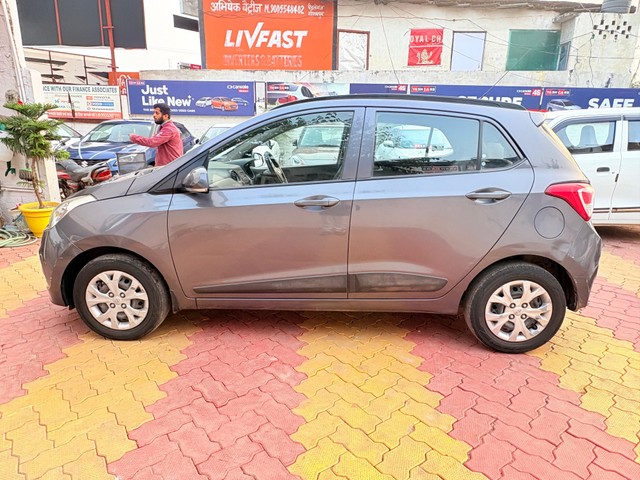 Second-hand 2016 Hyundai Grand i10 Sportz for sale in Gorakhpur-9