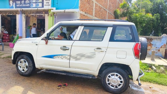 Second-hand 2016 Mahindra TUV 300 P4 for sale in Giridih-4