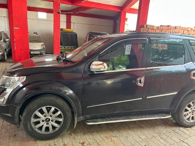 Second-hand 2017 Mahindra XUV500 W10 2WD for sale in Patna-7