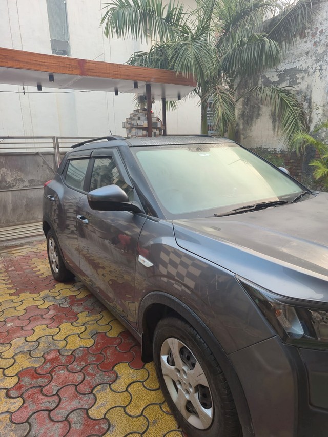 Second-hand 2022 Mahindra XUV300 W6 Sunroof BSVI for sale in Greater Noida-3