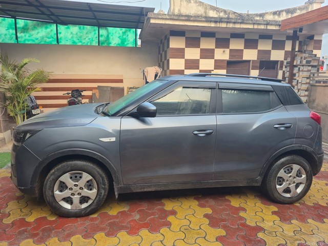 Second-hand 2022 Mahindra XUV300 W6 Sunroof BSVI for sale in Greater Noida-1