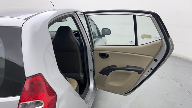 Second-hand 2015 Hyundai i10 Magna 1.1 for sale in Chandigarh-24