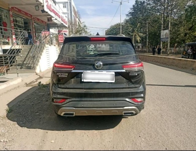 Second-hand 2022 MG Hector Plus Select Diesel MT 7 STR for sale in Gulbarga-1