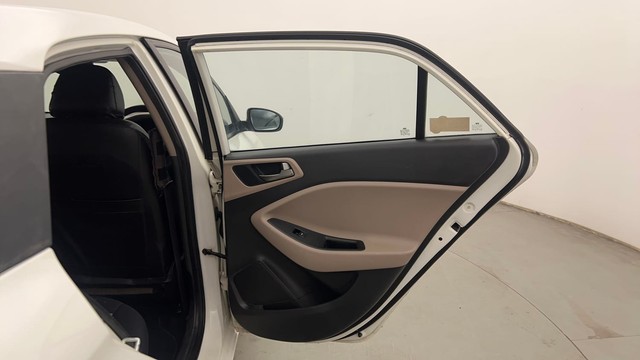 Second-hand 2015 Hyundai i20 Asta 1.2 for sale in Chandigarh-36