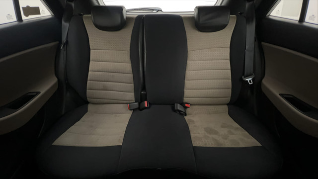 Second-hand 2015 Hyundai i20 Asta 1.2 for sale in Chandigarh-24