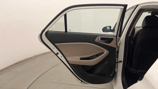Second-hand 2015 Hyundai i20 Asta 1.2 for sale in Chandigarh-23