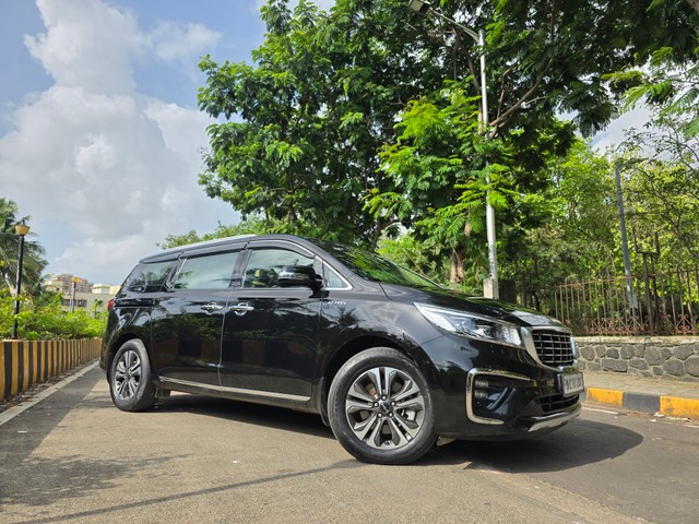 Second-hand 2023 Kia Carnival Limousine Plus for sale in Mumbai-17