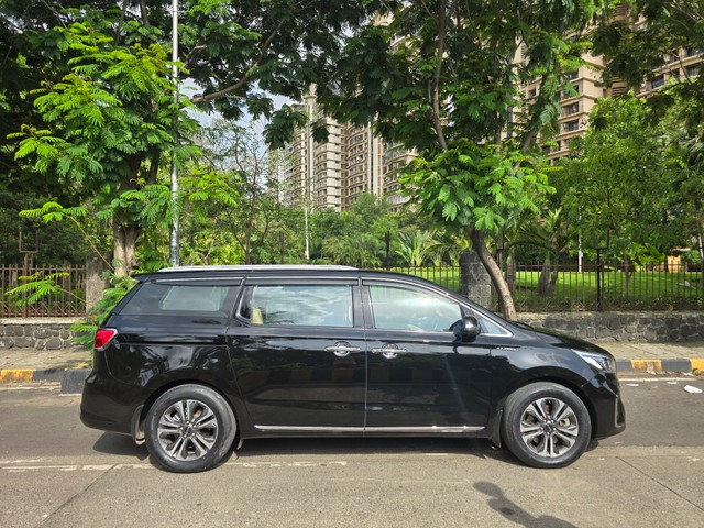 Second-hand 2023 Kia Carnival Limousine Plus for sale in Mumbai-1