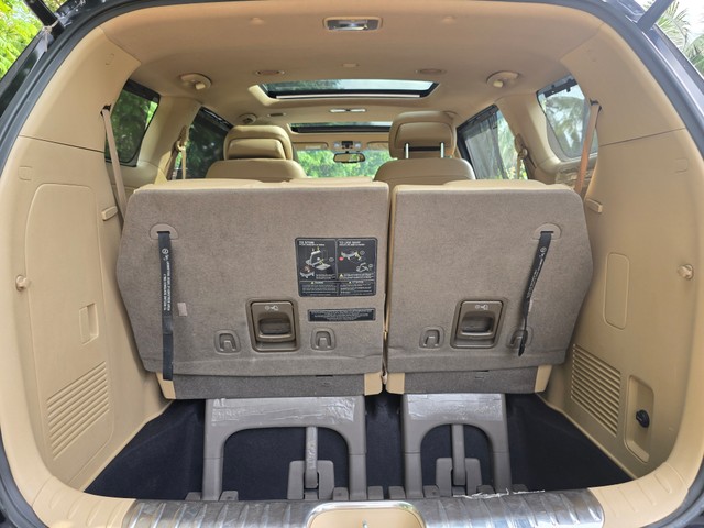 Second-hand 2023 Kia Carnival Limousine Plus for sale in Mumbai-14